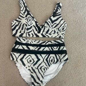 VENUS Black and White Striped Swimsuit